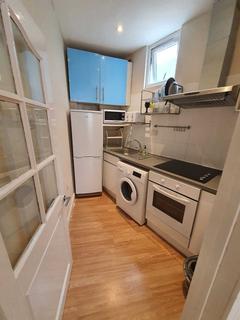 Studio to rent, Beatrice Road, Southall