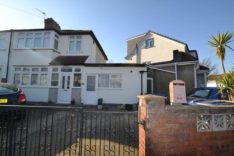 Studio to rent, Beatrice Road, Southall