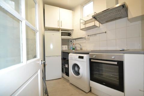 Studio to rent, Beatrice Road, Southall