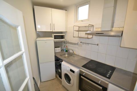 Studio to rent, Beatrice Road, Southall