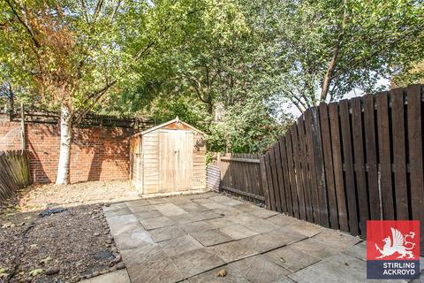 3 bedroom terraced house to rent, Greenham Close, London, SE1