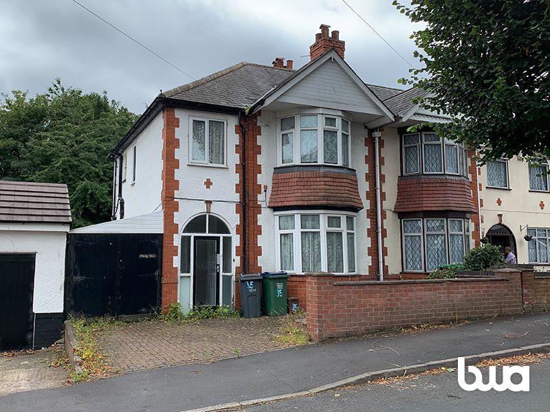 Charlemont Avenue, West Bromwich, B71 3BY 3 bed semidetached house £