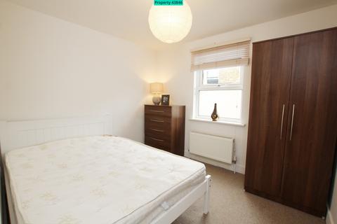 3 bedroom flat to rent, Margate Road, London, SW2 5DU