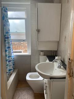1 bedroom in a flat share to rent - BRACEWELL ROAD, NORTH KENSINGTON, LONDON W10