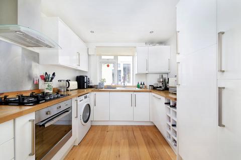 2 bedroom flat for sale, Earlsfield Road, London