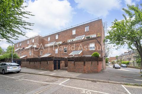 3 bedroom apartment to rent, Mowatt Close, Archway, London