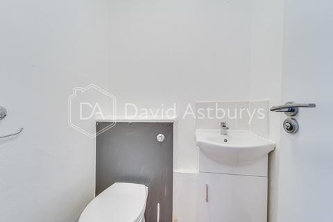 3 bedroom apartment to rent, Mowatt Close, Archway, London