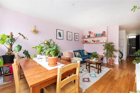 3 bedroom apartment to rent, Briggeford Close, London, E5