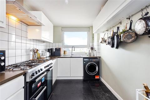 3 bedroom apartment to rent, Briggeford Close, London, E5