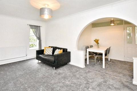 2 bedroom apartment for sale, Robinwood Court, Roundhay, Leeds