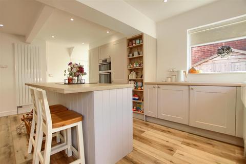 7 Amesbury Crescent, Hemlington, Middlesbrough, TS8 9HR