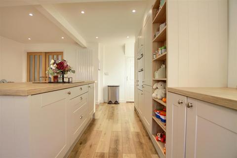 7 Amesbury Crescent, Hemlington, Middlesbrough, TS8 9HR