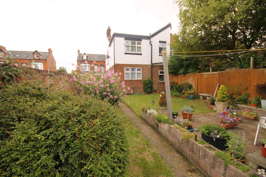 Hutton Avenue, Hartlepool 4 bed end of terrace house £168,950
