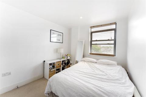 2 bedroom apartment to rent, Winders Road, London, SW11