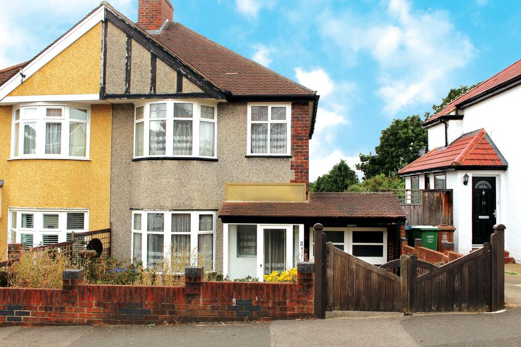 Appledore Avenue, Bexleyheath, DA7 3 bed semidetached house £200,000