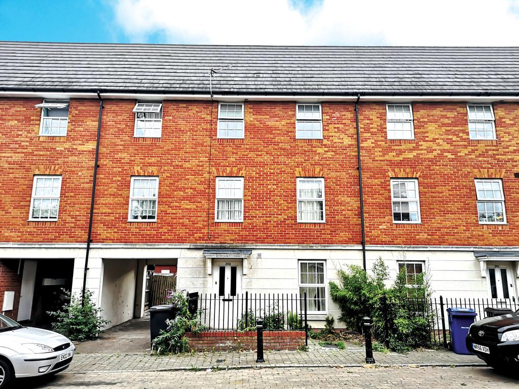 Caspian Way, Purfleet, RM19 4 bed terraced house £250,000