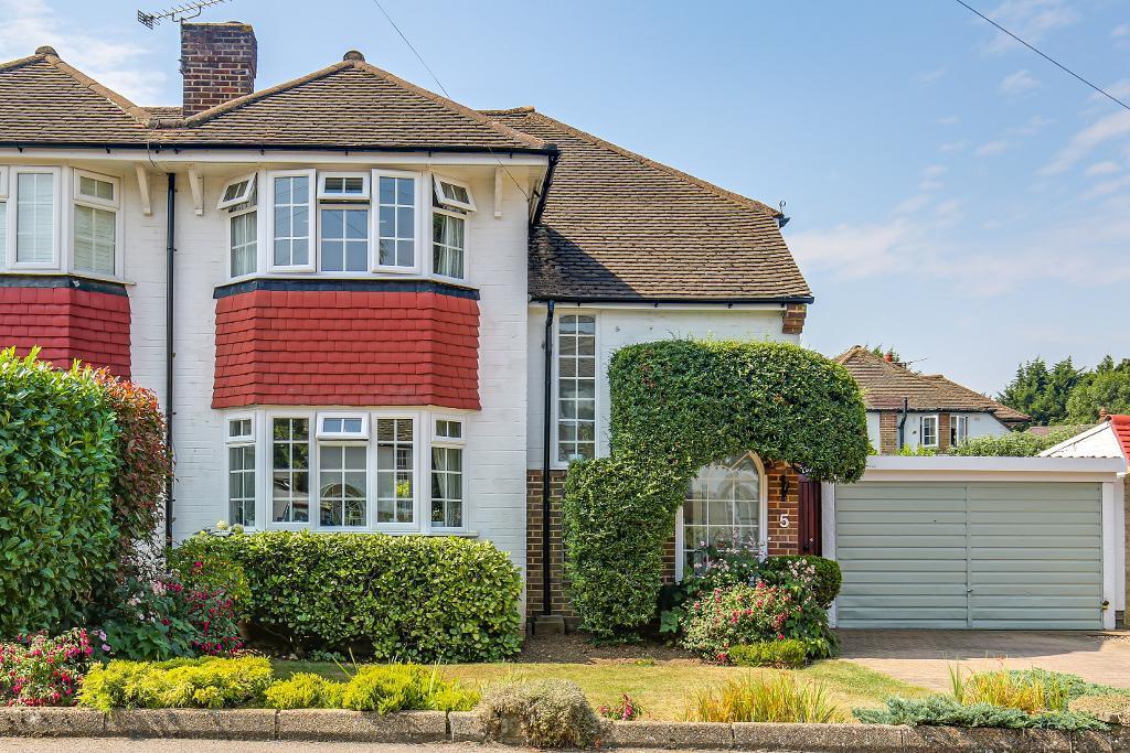 Audley Drive, Warlingham, Surrey, CR6 9AH 3 bed semidetached house for