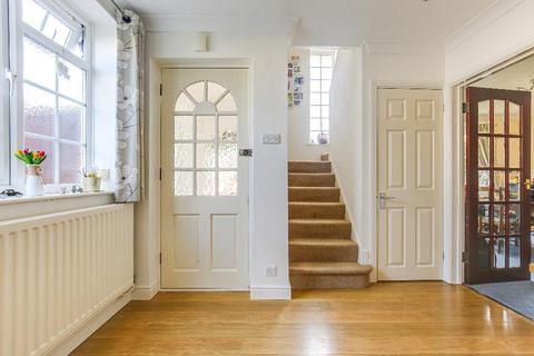 5 Audley Drive, Warlingham, CR6 9AH