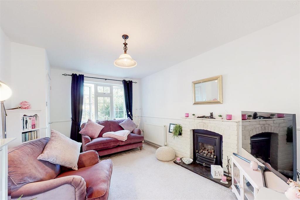 Quinnell Drive, Hailsham 2 bed semidetached house £225,000