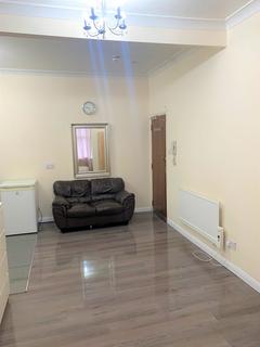 Studio to rent, Bowes Road , Palmers Green , London N13