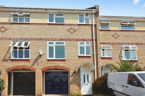 3 bed terraced house for rent in Garland Close, Exwick