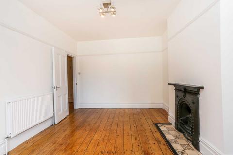 2 bedroom apartment to rent, Salcombe Road, Stoke Newington