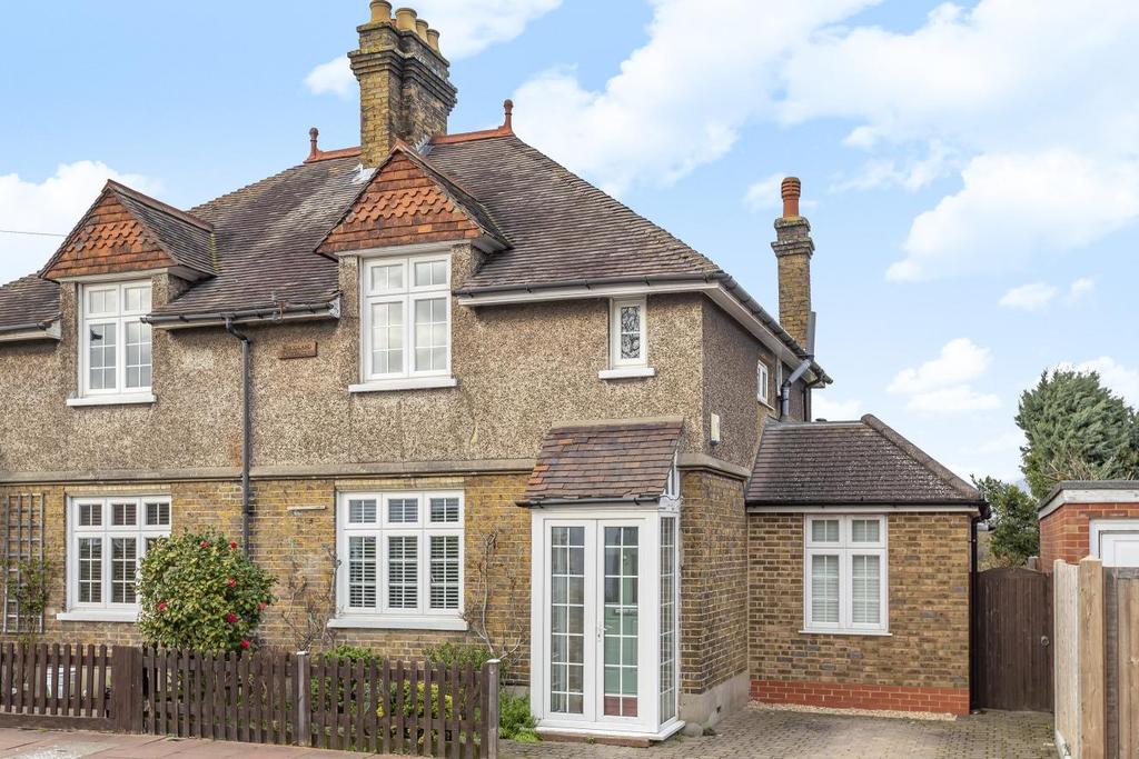 Lane, Hayes 3 bed semidetached house £550,000