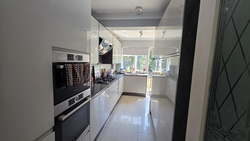 House in Romford - View 3