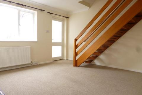 2 bedroom terraced house to rent, Bedford Close, Grantham NG31