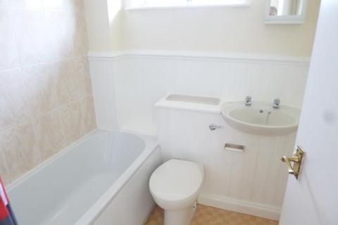 2 bedroom terraced house to rent, Bedford Close, Grantham NG31