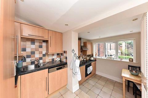 2 bedroom apartment to rent, Bexton Road, Knutsford