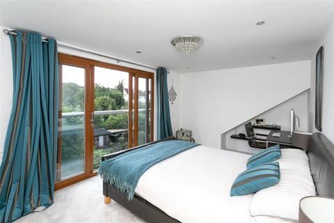 4 bedroom detached house for sale - Bourne Road, Bushey, Hertfordshire, WD23