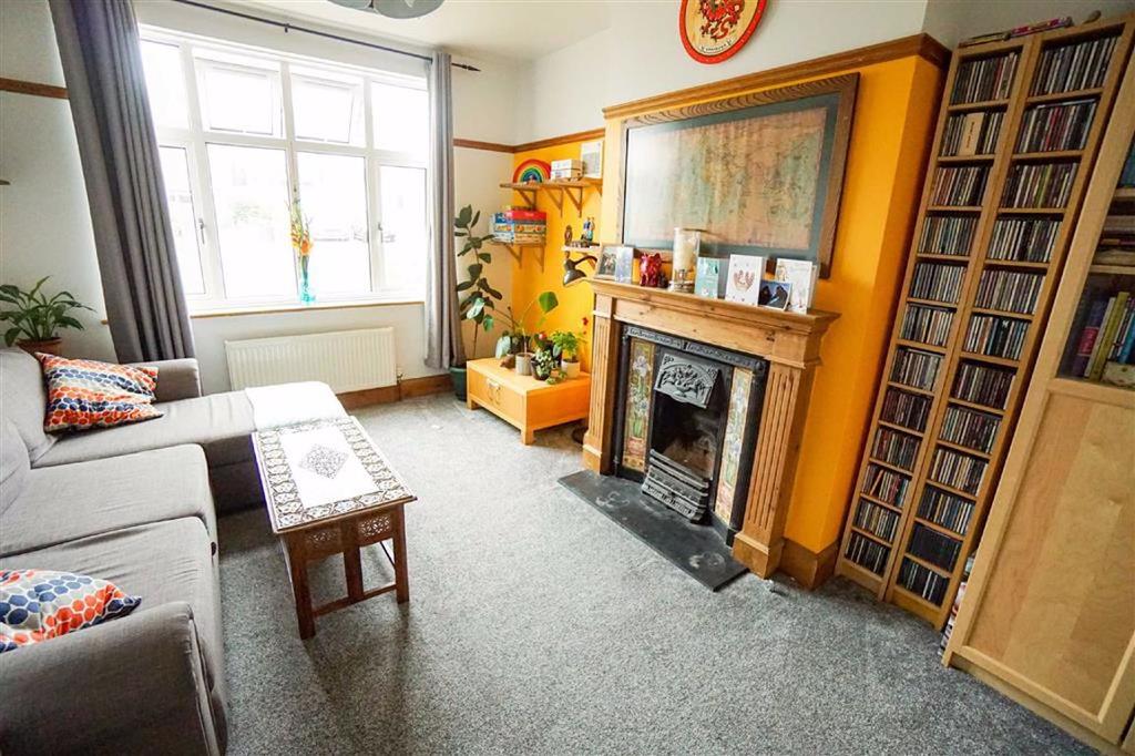 Blacklands Drive, Hastings, East Sussex 3 bed semidetached house £