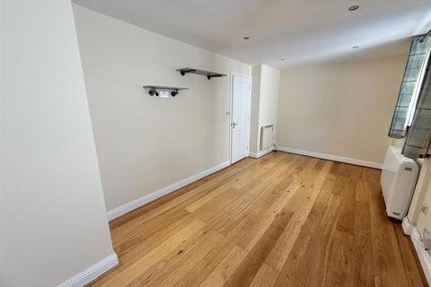 undefined, High Street, Buntingford SG9