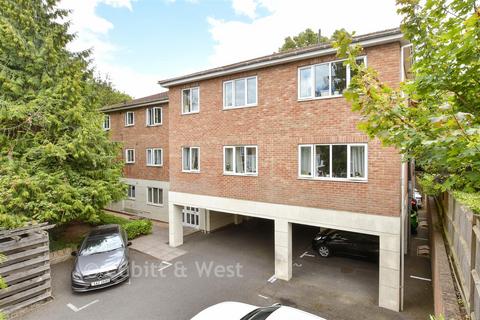 The Crescent, Belmont, Sutton, Surrey