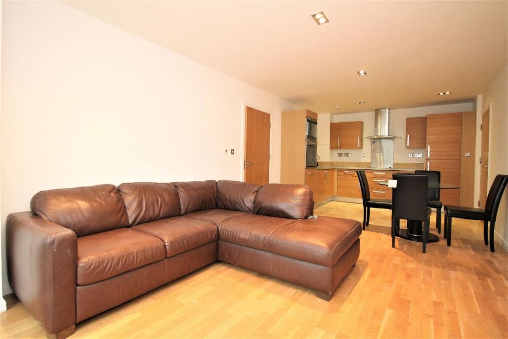 City Tower, 3 Limeharbour, London E14 2 bed flat to rent £2,450 pcm