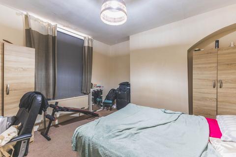 2 bedroom flat to rent, Brixton Station Road