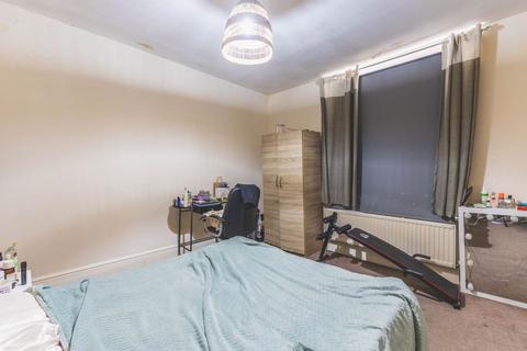 2 bedroom flat to rent, Brixton Station Road