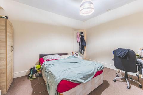 2 bedroom flat to rent, Brixton Station Road