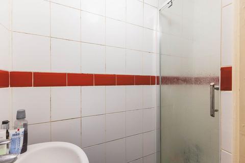2 bedroom flat to rent, Brixton Station Road