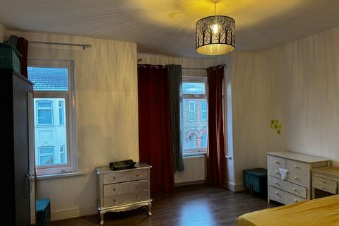 5 bedroom terraced house to rent, Burley Road, Canning Town,  E16