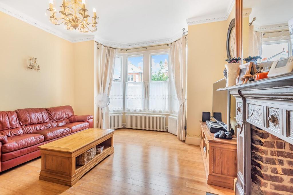 Clifton Road, Kingston upon Thames 2 bed flat £575,000