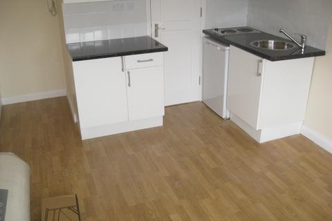 Studio to rent, Sinclair Road W14