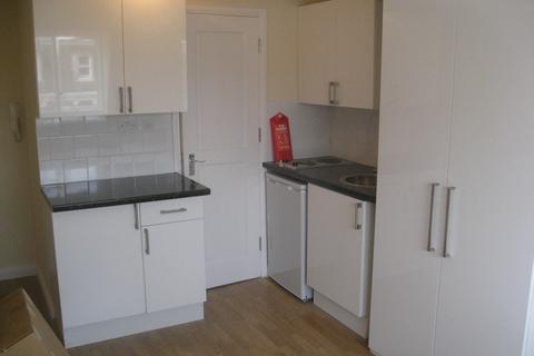 Studio to rent, Sinclair Road W14