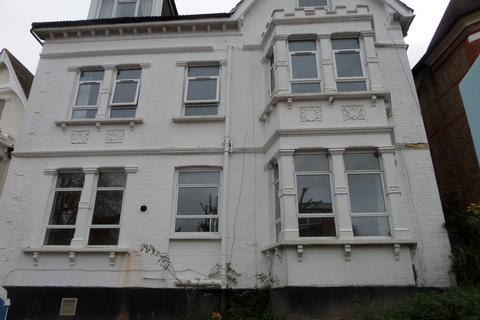 1 bedroom flat to rent, Normanton Road, South Croydon, Surrey CR2