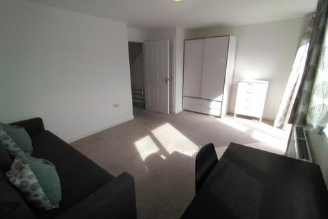 4 bedroom semi-detached house to rent, Summer Crescent, Beeston, NG9 2GX