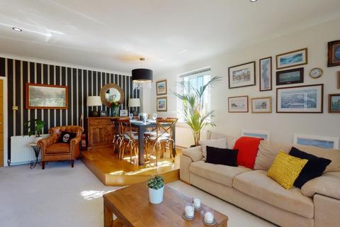 2 bedroom flat to rent - Winchester House, Twickenham