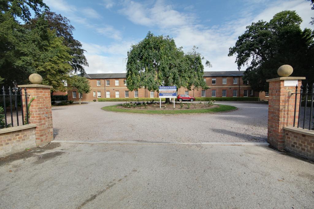 Holbeach House, Fleet Road, Holbeach PE12 2 bed flat to rent £675 pcm (£156 pw)