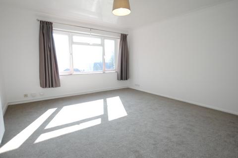 2 bedroom flat to rent, Tupwood Lane, Caterham