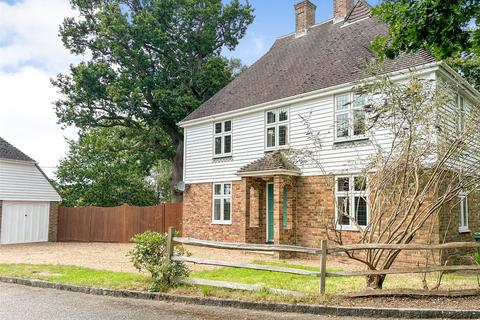 5 bedroom detached house to rent, The Acorns, Stonegate, Wadhurst, East Sussex, TN5